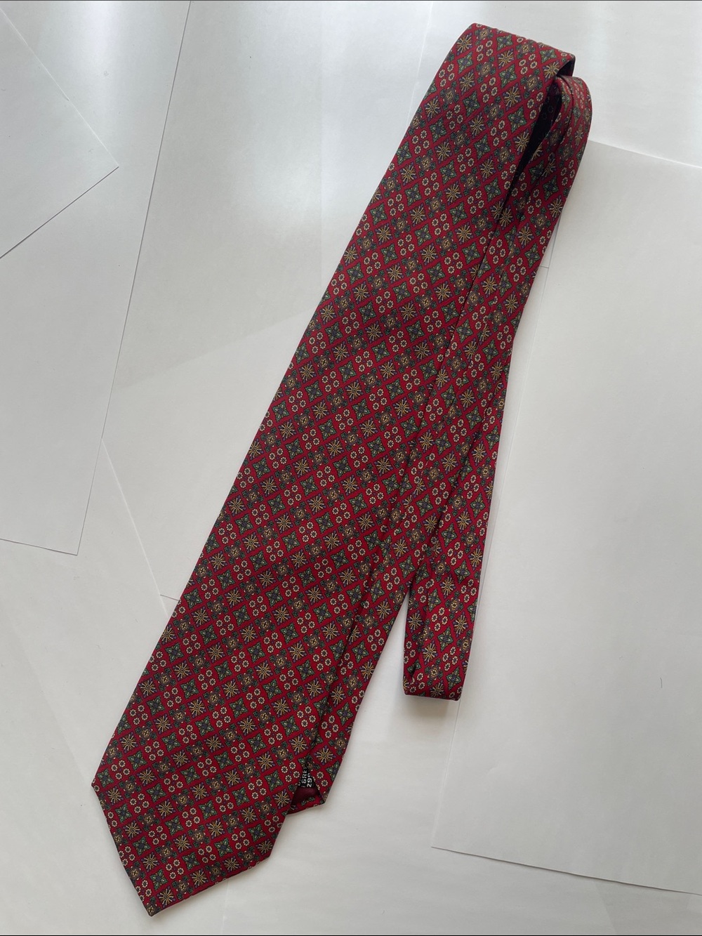 Men's Red Geometric Pattern Tie for Formal Wear